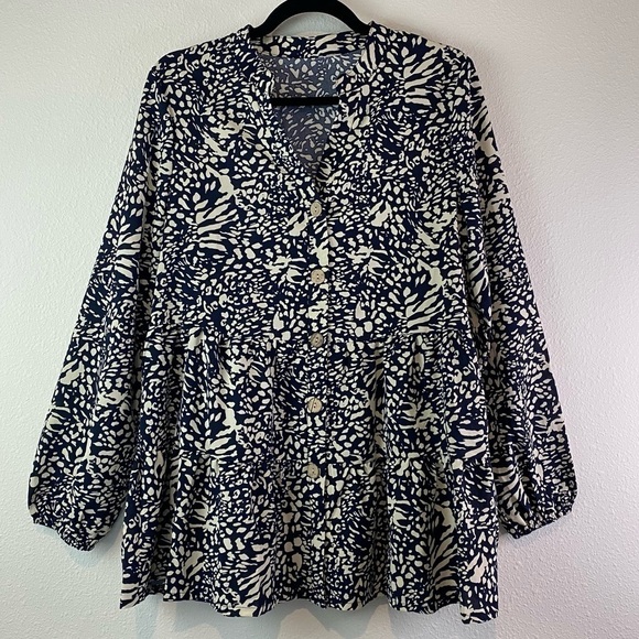 Emery Rose Button Down Top Navy Blue Cream Print Medium Tiered Blouse Babydoll - Picture 1 of 10